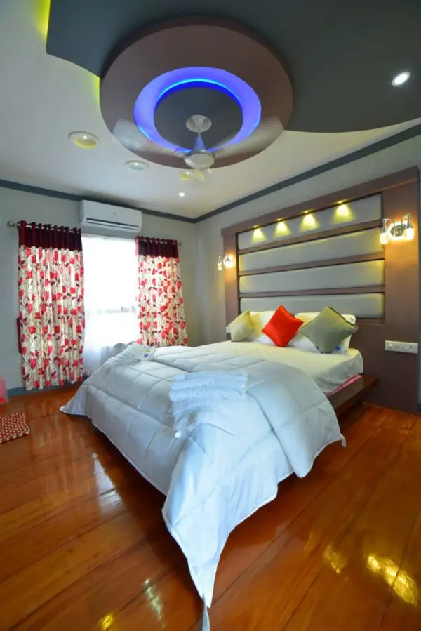 2 Bedroom Luxury Houseboat - Image 3