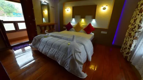 2 Bedroom Luxury Houseboat