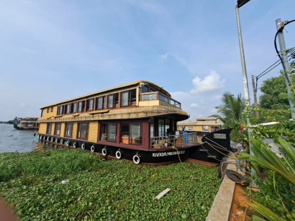 Premium5 bedroom Houseboat